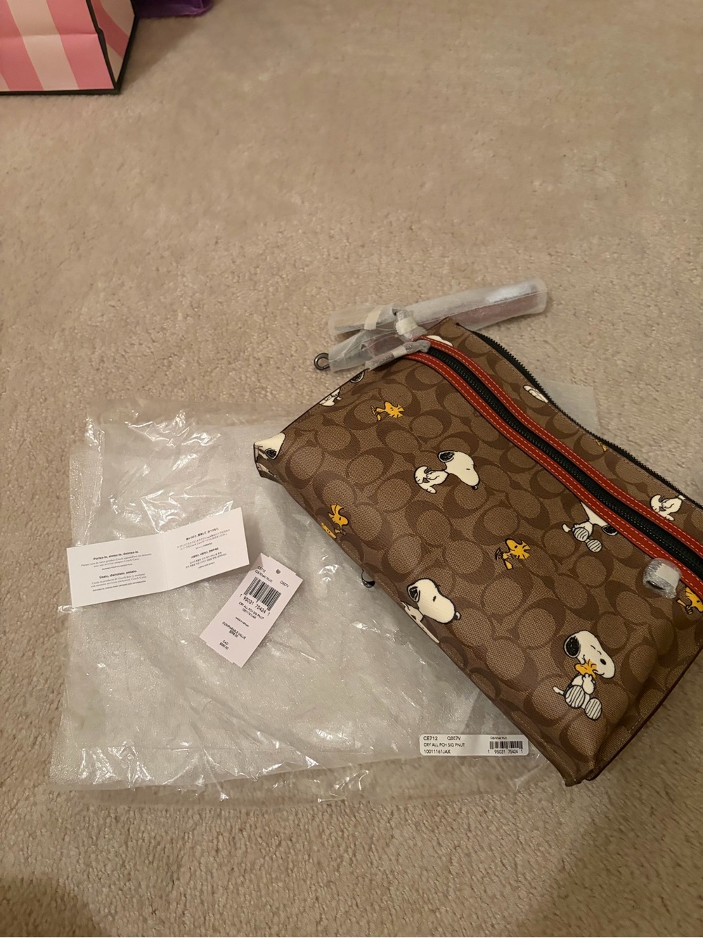 Coach x Peanuts Men’s Carry All Pouch - Picture 4 of 6
